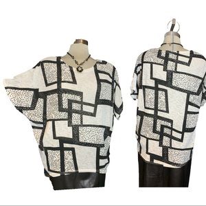 *NEW * EARO white and Black  Geometric Blouse One Size